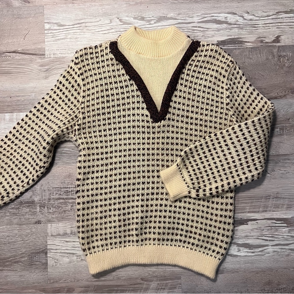 VINTAGE VNECK WOOL SWEATER